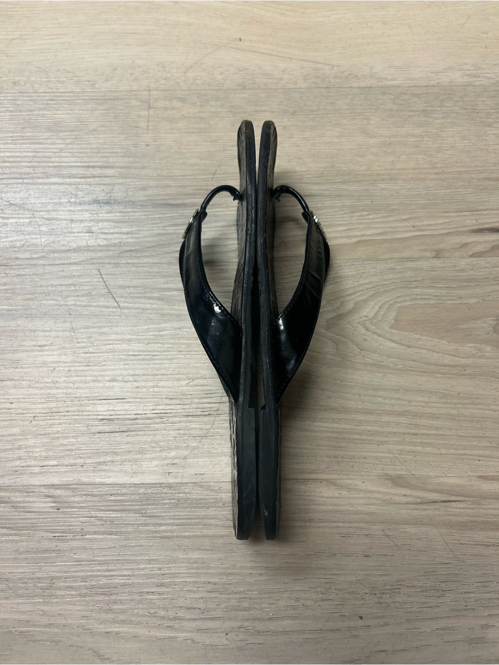 Tory Burch Thora Thong Sandals Black Strap Leather Size 9M Logo Flip Flops Beach - Picture 6 of 9